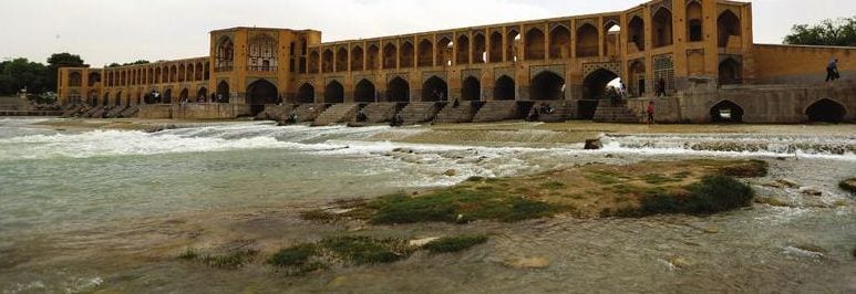 پل خواجو روی زایندهرود