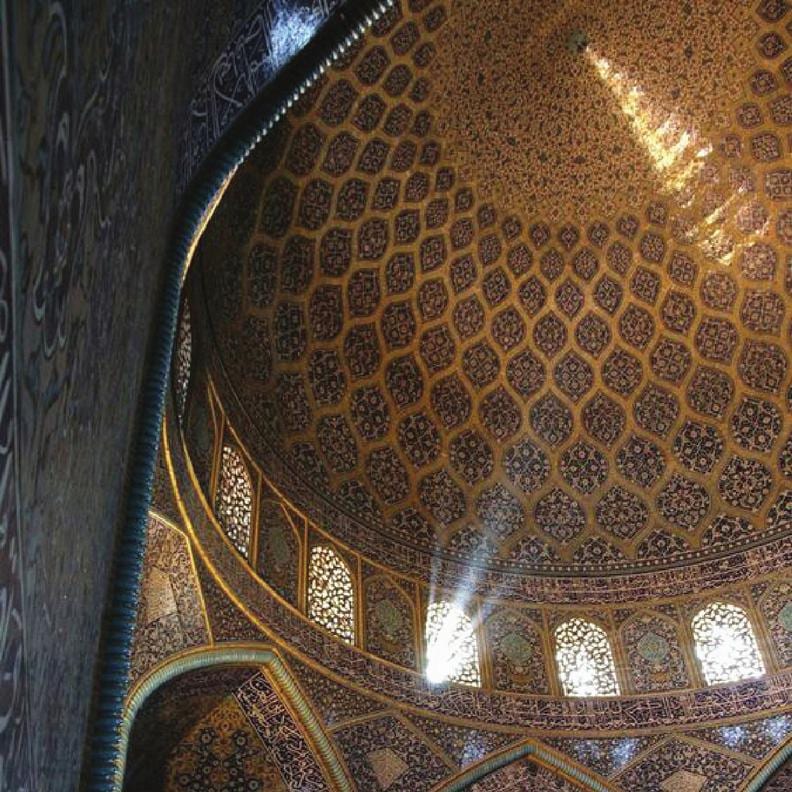 کاشیکاری داخل گنبد مسجد شیخلطفالله